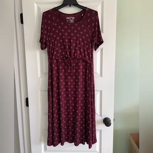 Sold on crosspost Latched mama Merlot motif midi drawstring dress